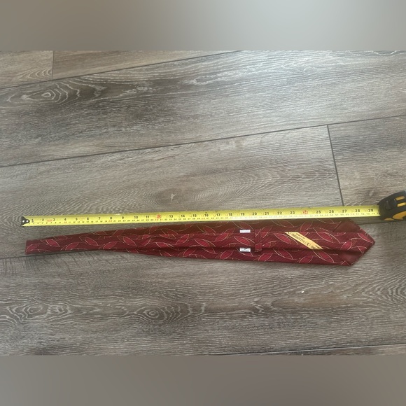 VALENTINO 100%...silk Designer withRed Golden Leaves - Picture 9 of 9